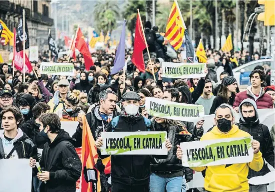  ?? BArcel nelrelA ?? Manifestac­ió de dimecres pels carrers de Barcelona en contra de la sentència del TSJC pel 25% de castellà