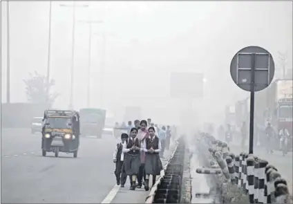  ?? Photo: Parveen Kumar/hindustan Times/getty Images ?? Toxic: Schools in the city of Gurgaon (above), near New Delhi in India, closed because of the hazardous level of pollutants in the atmosphere. The pollution causes chronic bronchitis, cancer and heart disease. The government declared a public health emergency.