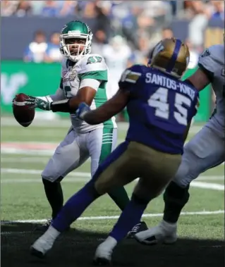  ?? TREVOR HAGAN, THE CANADIAN PRESS ?? Kevin Glenn suffered a right-hand injury during the club’s 48-28 loss Saturday to the Winnipeg Blue Bombers. THE CANADIAN PRESS