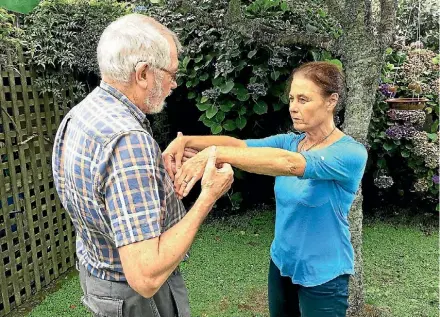  ?? SUPPLIED ?? Lance Girling-Butcher gets instructio­n from Tai Chi Margaret Underwood.