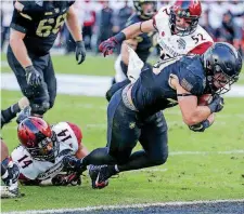  ?? [AP PHOTO] ?? Army running back Andy Davidson gets into the end zone for a touchdown against San Diego State during the first half of the Armed Forces Bowl on Saturday in Fort Worth, Texas.