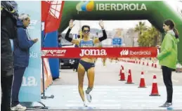  ?? JAIME GALINDO ?? Cristina Montesinos, campeona femenina, llega como ganadora.
