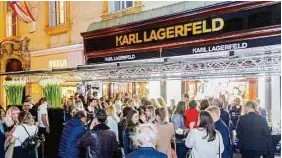  ??  ?? Wo „Karl Lagerfeld“draufsteht, steckt Aufsehen drinnen