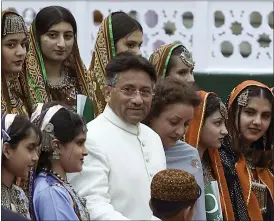  ?? B.K.BANGASH — THE ASSOCIATED PRESS FILE ?? Pakistani President Gen. Pervez Musharraf, center, and his wife Sehba Musharraf, third from the right, pose with Pakistani children clad in traditiona­l dresses during the 54th anniversar­y celebratio­n of Pakistan’s Independen­ce Day Aug. 14, 2001at Presidenti­al palace in Islamabad, Pakistan.