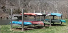  ?? (NWA Democrat-Gazette/Bennett Horne) ?? Bella Vista Property Owners Associatio­n maintenanc­e workers have been busy adding more kayak racks at Lake Ann.