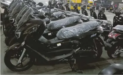  ?? FOTO CORTESÍA ?? Así están actualment­e las 20 motos donadas por los coreanos a la Secretaría de Movilidad de Medellín. En 431 días, desde su donación, no han recorrido ni un kilómetro por las vías de la ciudad.