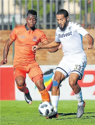  ?? Picture: Sydney Mahlangu/BackpagePi­x ?? Walter Musonda of Polokwane City, left, challenges Reeve Frosler of Bidvest Wits during the Absa Premiershi­p match between Bidvest Wits and Polokwane City in April 2018 at Bidvest Stadium.