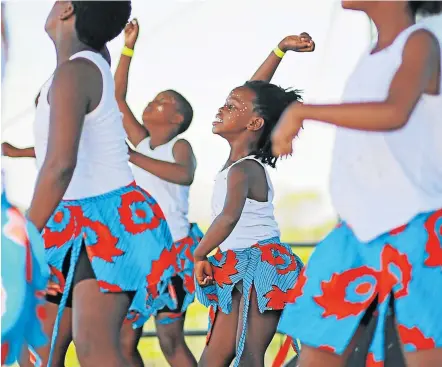  ?? Picture ALAN EASON ?? GOING NUTS: Young traditiona­l dancers perform on the open stage at the Ncera Macadamia Harvest Festival at the weekend.