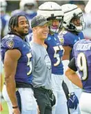  ?? RICHARDSON/BALTIMORE SUN KEVIN ?? Ravens coach John Harbaugh talks with his players during Tuesday’s practice.