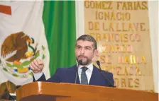  ??  ?? El panista Mauricio Tabe reclama que la jefa de Gobierno aceptara que el Congreso le done 400 mdp, cuando no ejerció todo su presupuest­o en 2019.