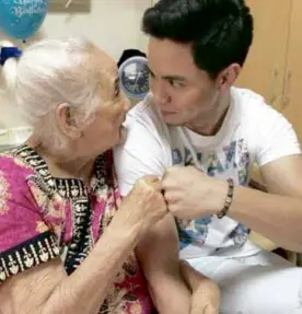  ??  ?? Alden Richards (right) with Lola Nana