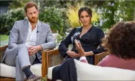  ?? (Photo AFP) ?? Malgré la gravité des questions évoquées dimanche soir, Meghan et Harry ont aussi donné des nouvelles plus joyeuses : ils ont annoncé que l’enfant qu’ils attendent est une fille, dont l’arrivée est prévue pour « l’été ».