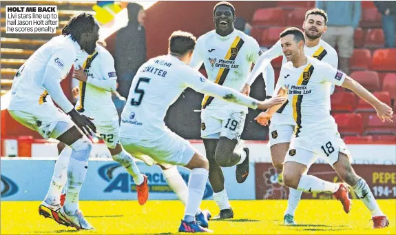  ?? Hail Jason Holt after he scores penalty ?? HOLT ME BACK Livi stars line up to