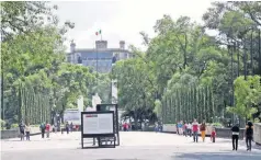  ??  ?? Imagen actual del Castillo de Chapultepe­c, visto desde el Paseo de la Reforma.