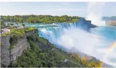  ?? FOTO: GARY HODGES/VISIT THE USA/DPA ?? Auch bei den weltberühm­ten Niagarafäl­len wird die Sonnenfins­ternis zu sehen sein – falls der Himmel wolkenlos ist.