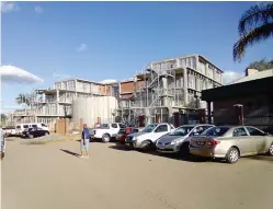  ?? Picture: Alex Matlala ?? WHITE ELEPHANT. Constructi­on on the Greater Giyani Local Municipali­ty building has been halted because operationa­l funds cannot be accessed.