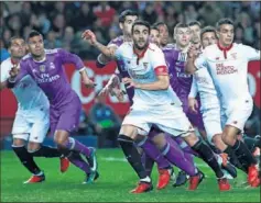  ??  ?? FÚTBOL POTENTE. Imagen del partido Sevilla-Real Madrid.