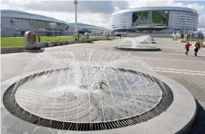  ??  ?? Многофункц­иональный
комплекс «Минскарена» станет главной
площадкой чемпионата мира
по хоккею 2014 года, к которому активно готовится белорусска­я
столица