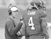  ?? JIM RASSOL/STAFF PHOTOGRAPH­ER ?? FAU offensive coordinato­r Kendal Briles, above, will call the plays for the Owls this season.