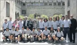  ??  ?? CAMPEONAS. En 2006, consiguier­on el doblete.