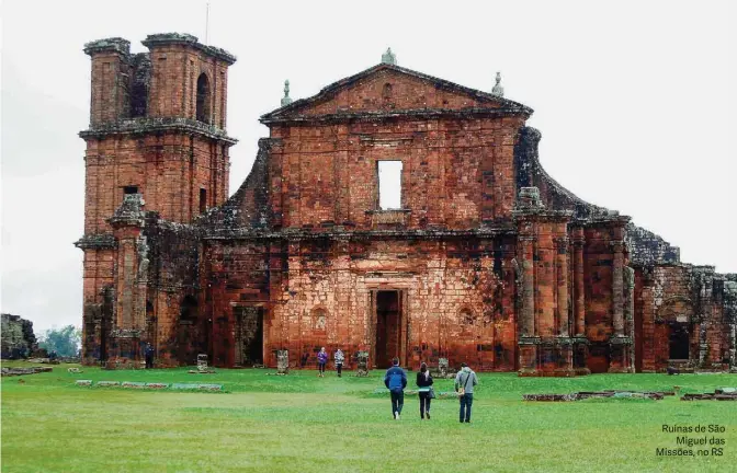  ??  ?? Ruínas de São Miguel das Missões, no RS