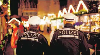  ?? FOTO: ALEXANDER KAYA ?? Die Polizei will auf dem Ulmer Weihnachts­markt starke Präsenz zeigen.