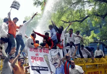  ?? — BUNNY SMITH ?? Members of the BJP’s youth wing, Bharatiya Janata Yuva Morcha, protest outside chief Minister Arvind Kejriwal’s residence in New Delhi on Tuesday, demanding his resignatio­n sacking of minister Satyendar Jain after former AAP minister Kapil Mishra...