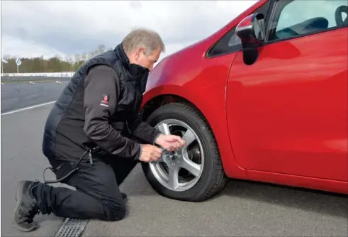  ?? FOTO: BRIDGESTON­E ?? Daekkene findes i størrelsen 185/60/15 til 245/45/18 og daekker dermed de fleste størrelser. Dog ikke alle minibiler og slet ingen mikrobiler.