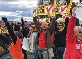  ?? THOMAS GNAU / STAFF ?? United Auto Workers and supporters rallied outside Fuyao Glass America in Moraine Oct. 25.