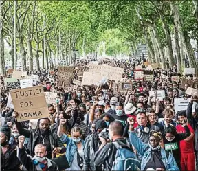  ??  ?? Une manifestat­ion contre les violences policières, samedi à Lyon.