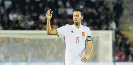  ?? FOTO: SIRVENT ?? Sergio Busquets cumplió ante Israel su partido número cien con la Selección y fue capitán toda la segunda mitad del encuentro