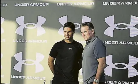  ?? FOTO: MANEL MONTILLA ?? Mikel Arteta y Kevin Plank, CEO de Under Armour, durante la presentaci­ón del técnico como nuevo embajador de la marca