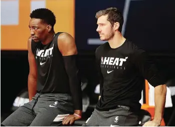  ?? JIM POORTEN/AFP PHOTO ?? BELUM TAMPIL: Bam Adebayo (kiri) dan Goran Dragic di AdventHeal­th Arena, Orlando, Florida.