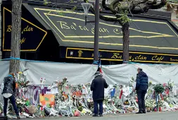  ??  ?? La strage Il Bataclan, il locale al centro di un attacco terroristi­co che nel novembre 2015 costò 137 vittime