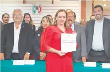  ??  ?? Claudia Ruiz Massieu sostuvo que entregó su solicitud de registro conforme a la normativid­ad interna y las bases de la convocator­ia de su partido.