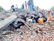  ?? PIC/MPOST ?? The NDRF team during the rescue operation in Masuri on Sunday