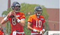  ?? JOHN KRYK ?? Mike Glennon, left, and Mitchell Trubisky are the two biggest names in the Chicago Bears’ quarterbac­k corps this season.