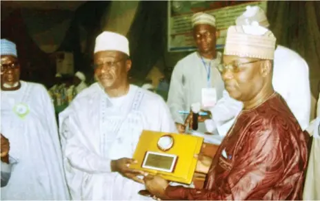  ??  ?? Dr. Bukar Usman receiving the award at the occasion