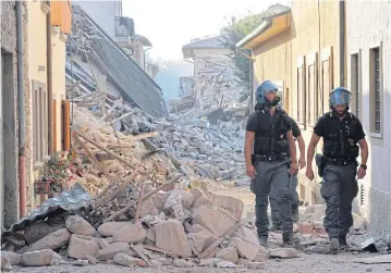  ?? AFP ?? Police officers inspect the rubble and debris in the damaged central Italian village of Amatrice on Saturday, three days after a 6.2-magnitude earthquake struck the region.