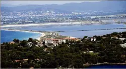  ?? (Photo doc Pl .B.) ?? C’est à Hyères que fut prononcé pour la première le terme Côte d’Azur.