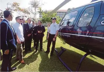  ?? PIC BY MALAI ROSMAH TUAH ?? Internatio­nal Trade and Industry MinisterDa­tuk Darell Leiking (second from left) at the Malaysia Aerospace Industry Seminar in Kota Kinabalu yesterday.