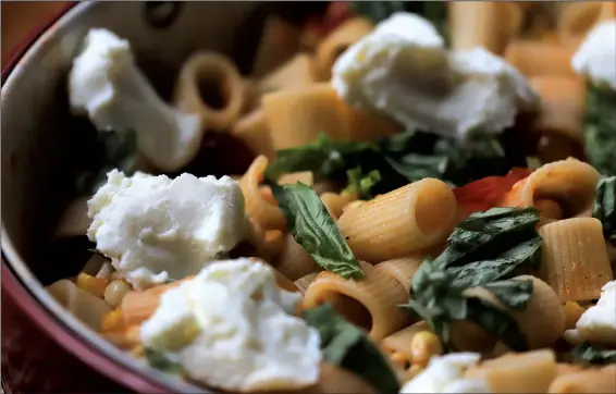  ?? Food styling/KELLY BRANT Arkansas Democrat-Gazette/JOHN SYKES JR. ?? Pasta With Tomatoes, Corn, Squash and Ricotta