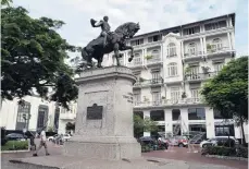  ?? PHOTOS: SANDIP HOR ?? Casa Antiguo square. Left, top: The Biomuseo museum. Left, bottom: Panama hats for sale.