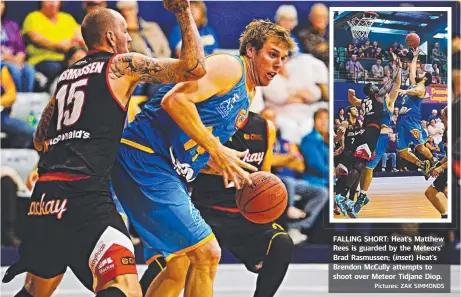  ?? Pictures: ZAK SIMMONDS ?? FALLING SHORT: Heat’s Matthew Rees is guarded by the Meteors’ Brad Rasmussen; ( inset) Heat’s Brendon McCully attempts to shoot over Meteor Tidjane Diop.