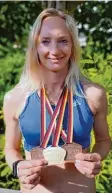  ?? Foto: Roland Groß ?? Die Krumbacher­in Manuela Groß holt bei den Deutschen Seniorenme­isterschaf­ten drei Medaillen.