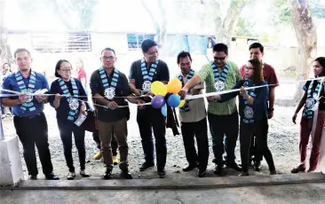  ??  ?? OFFICIALLY OPEN.
CGAP Stakeholde­rs cut the ribbon signaling the opening of the activity.