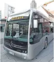  ?? FOTO: KAYA ?? Der Test-Elektrobus der SWU auf der Fahrt durch Ulm