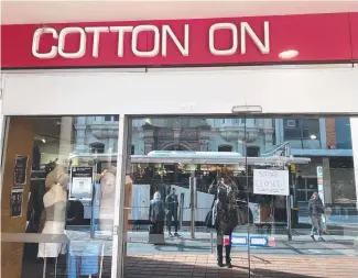  ?? Picture: Rosemary ?? A Cotton On store in Launceston is closed after clothes were set alight at the front of the building. Murphy