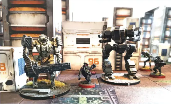  ??  ?? ABOVE Enemy forces can include the hulking Defence Mech. Miniatures from Paulson Games, White Dragon Miniatures, Anvil Industry and Rackham Games.
RIGHT Grunts look weak, but you underestim­ate what they can do at your peril. Reaper Miniatures.