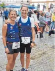  ?? FOTO: PR ?? Bärbel Fischer (li.) und Stephanie Wunderle gewannen beide ihre Altersklas­sen beim Ehinger Stadtlauf.